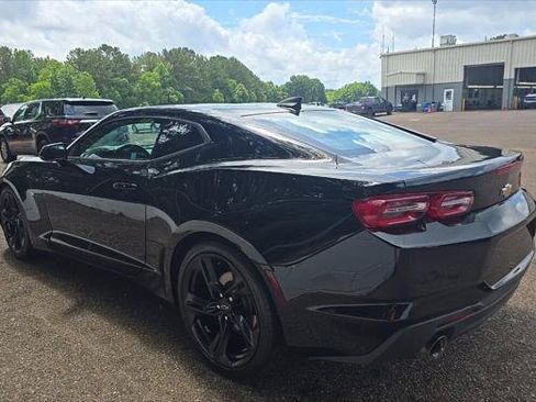 Used 2020 Chevrolet Camaro LT RWD image 8