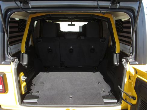 Used 2021 Jeep Wrangler Unlimited Sport image 12