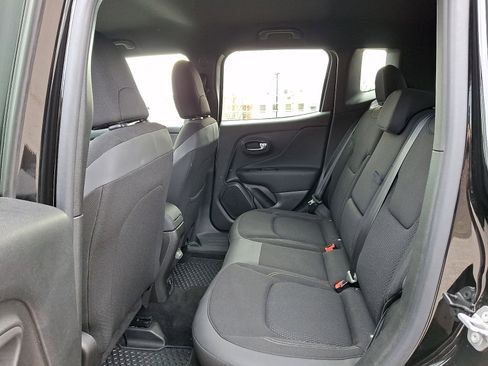 Certified 2022 Jeep Renegade Altitude w/ Convenience Group image 10