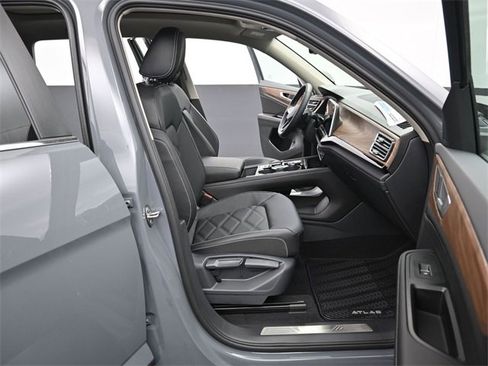 New 2026 Volkswagen Atlas SE image 14