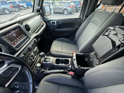 Used 2020 Jeep Wrangler Unlimited Sahara image 25