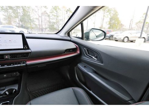 Used 2025 Toyota Prius Plug-In Hybrid image 8