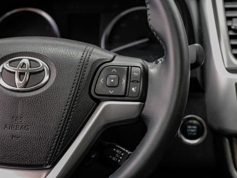 Used 2016 Toyota Highlander XLE image 28