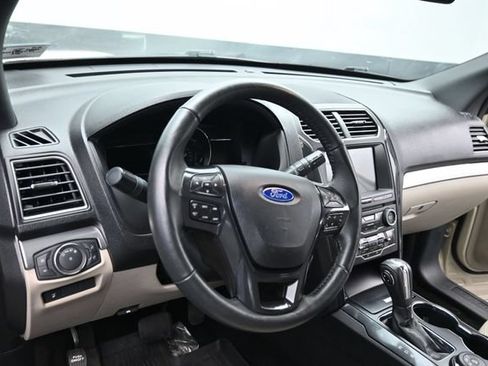Certified 2018 Ford Explorer XLT w/ Equipment Group 202A AWD/4WD image 16