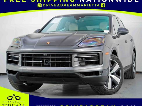 Used 2024 Porsche Cayenne w/ Technology Package image 1
