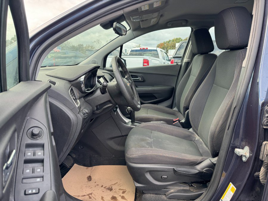 Used 2018 Chevrolet Trax LS w/ LPO, Protection Package FWD image 15