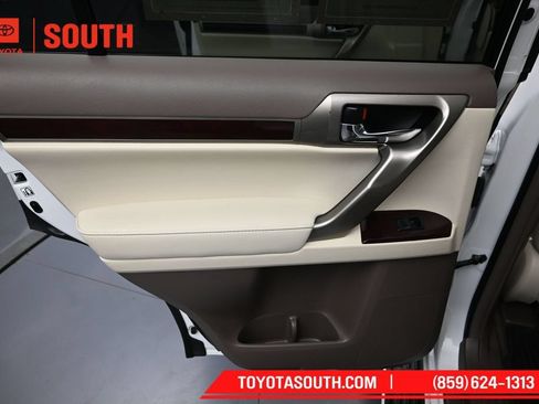 Used 2017 Lexus GX 460 AWD/4WD image 30