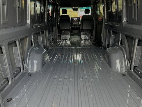 Used 2024 Mercedes-Benz Sprinter 2500 image 14