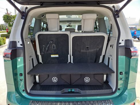 Used 2025 Volkswagen ID. Buzz 1st Edition image 6