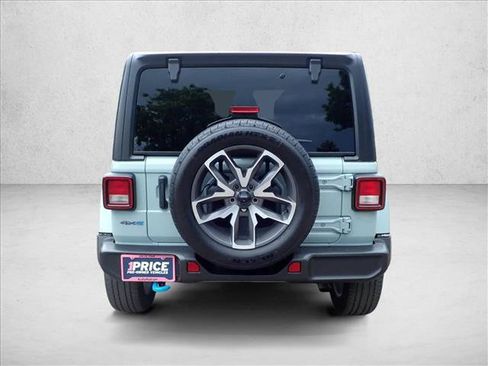 Used 2024 Jeep Wrangler Unlimited w/ Technology Group AWD/4WD image 3