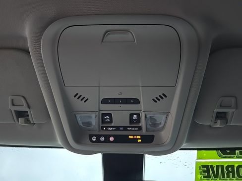 Used 2018 GMC Terrain Denali w/ Advanced Safety Package image 21