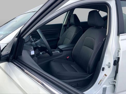 Used 2025 Nissan Altima 2.5 SV FWD image 8