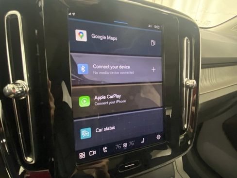 Used 2025 Volvo XC40 B5 Plus image 18