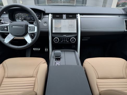 New 2026 Land Rover Discovery Limited Edition AWD/4WD image 4