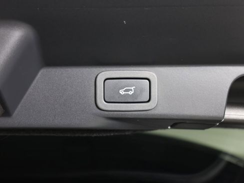 Used 2018 Land Rover Range Rover Sport SVR AWD/4WD image 34