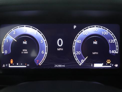 Used 2023 Jeep Grand Cherokee Limited w/ Black Appearance Package AWD/4WD image 12