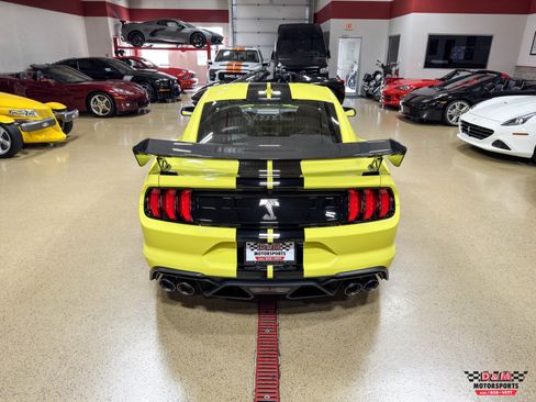 Used 2021 Ford Mustang Shelby GT500 w/ Carbon Fiber Track Pack RWD image 40