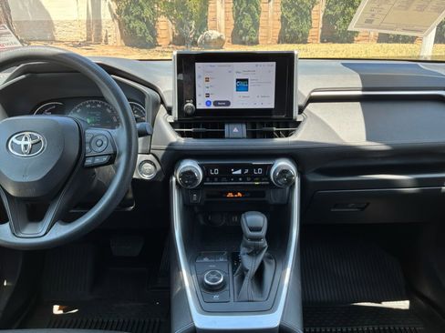 Used 2025 Toyota RAV4 XLE AWD/4WD image 15
