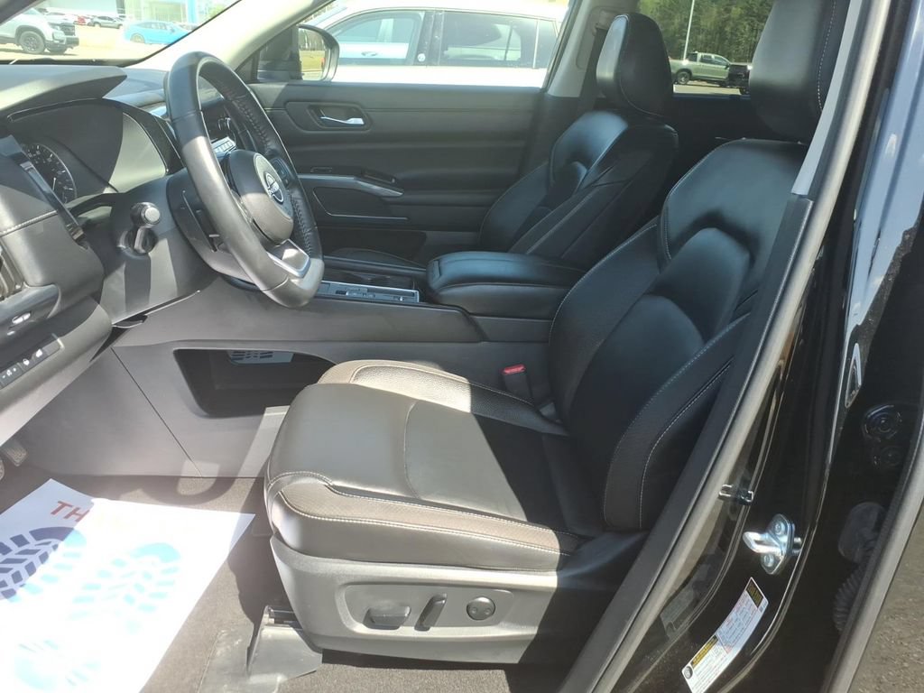 Used 2025 Nissan Pathfinder SL FWD image 13