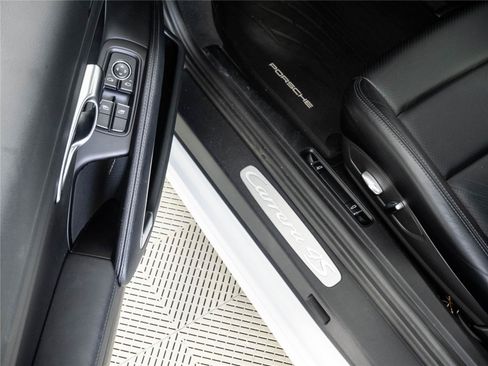Certified 2017 Porsche 911 Carrera 4S AWD/4WD image 8
