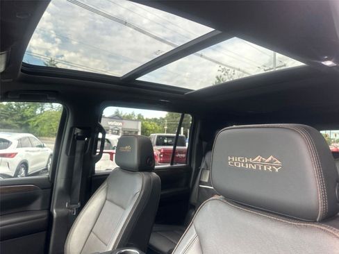 Used 2021 Chevrolet Suburban High Country w/ Premium Package AWD/4WD image 26