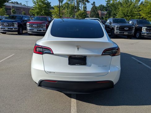 Used 2023 Tesla Model Y Long Range AWD/4WD image 5