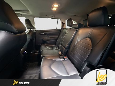 Used 2022 Toyota Highlander XLE image 25