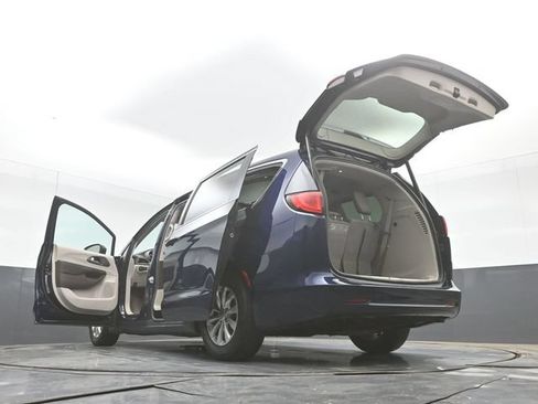 Used 2017 Chrysler Pacifica Touring w/ Tire & Wheel Group FWD image 56