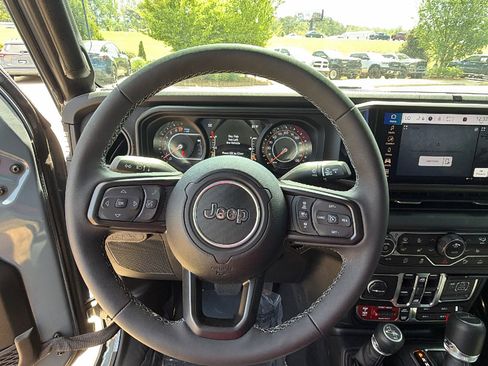 Used 2025 Jeep Gladiator Rubicon w/ Safety Group image 26