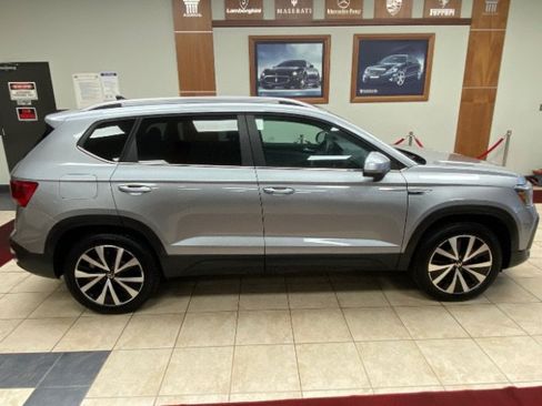 Used 2023 Volkswagen Taos SE AWD/4WD image 5