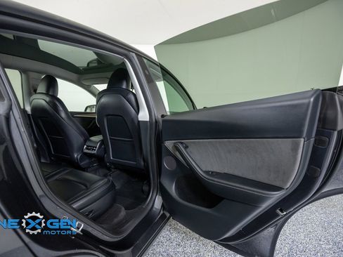 Used 2024 Tesla Model Y Long Range AWD/4WD image 33