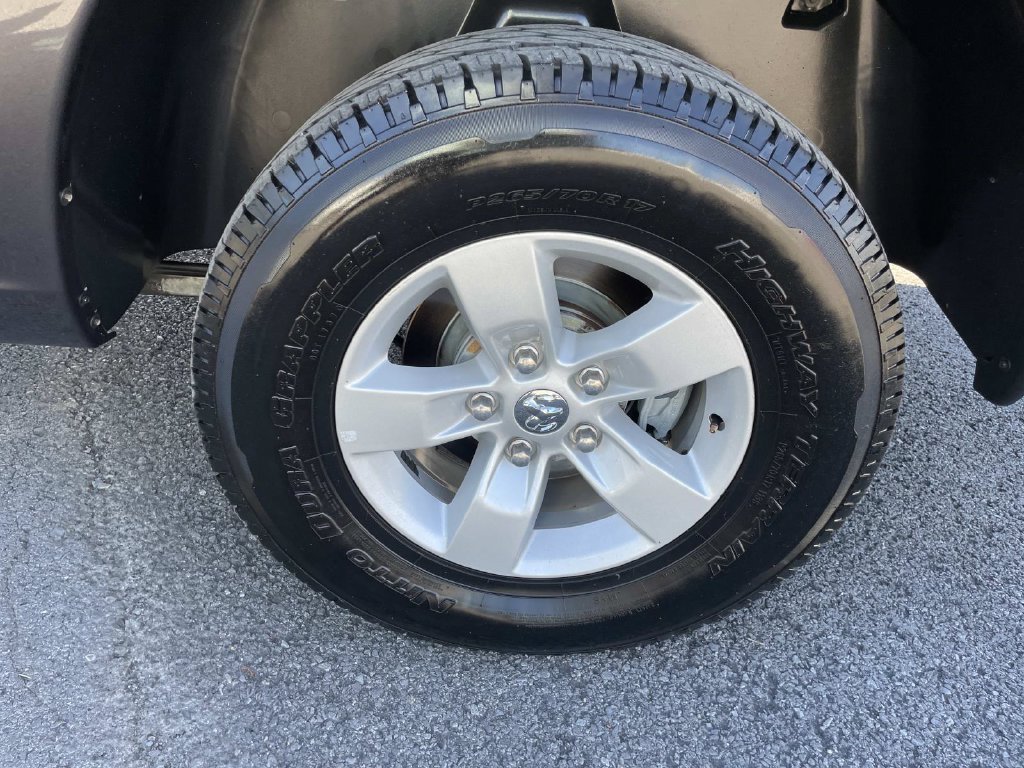 Used 2016 RAM 1500 Classic SLT AWD/4WD image 16
