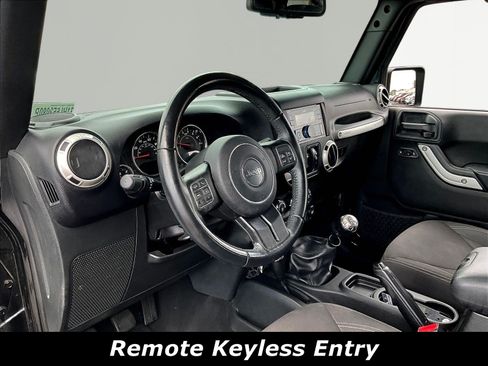 Used 2017 Jeep Wrangler Unlimited Sahara w/ Connectivity Group AWD/4WD image 17