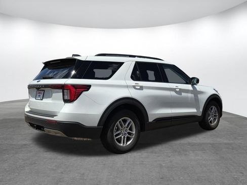 New 2026 Ford Explorer Active RWD image 2