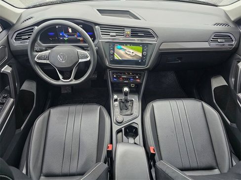 Used 2022 Volkswagen Tiguan SE image 13