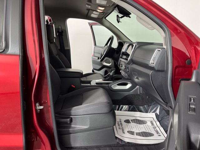 Used 2025 Nissan Frontier SV AWD/4WD image 40