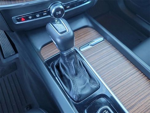 Used 2021 Volvo XC60 T5 Momentum w/ Advanced Package image 15