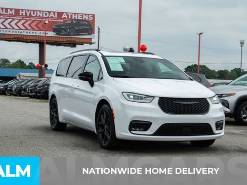 Used 2024 Chrysler Pacifica Limited w/ S Appearance Package image 5