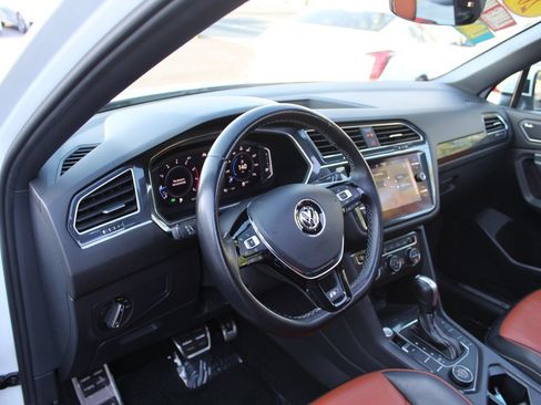 Used 2021 Volkswagen Tiguan SEL Premium R-Line w/ 3rd Row Seat Package AWD/4WD image 21