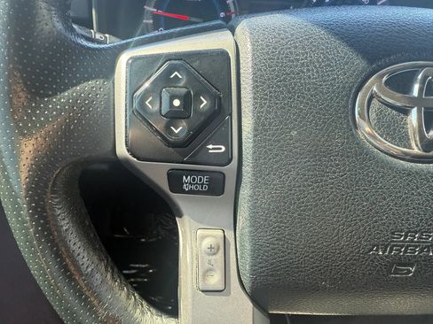 Used 2018 Toyota 4Runner SR5 AWD/4WD image 9