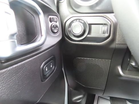 Used 2023 Jeep Wrangler Unlimited Sahara AWD/4WD image 31