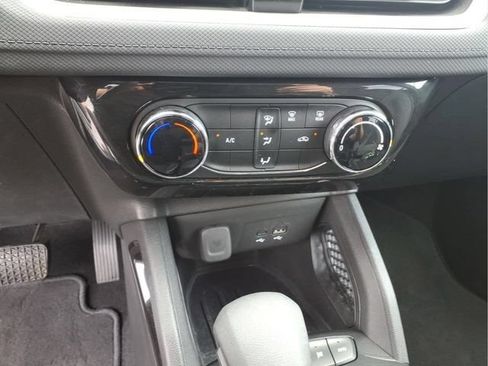 Used 2025 Chevrolet TrailBlazer LT AWD/4WD image 26