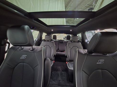 New 2026 Chrysler Pacifica Limited w/ S Appearance Package image 33