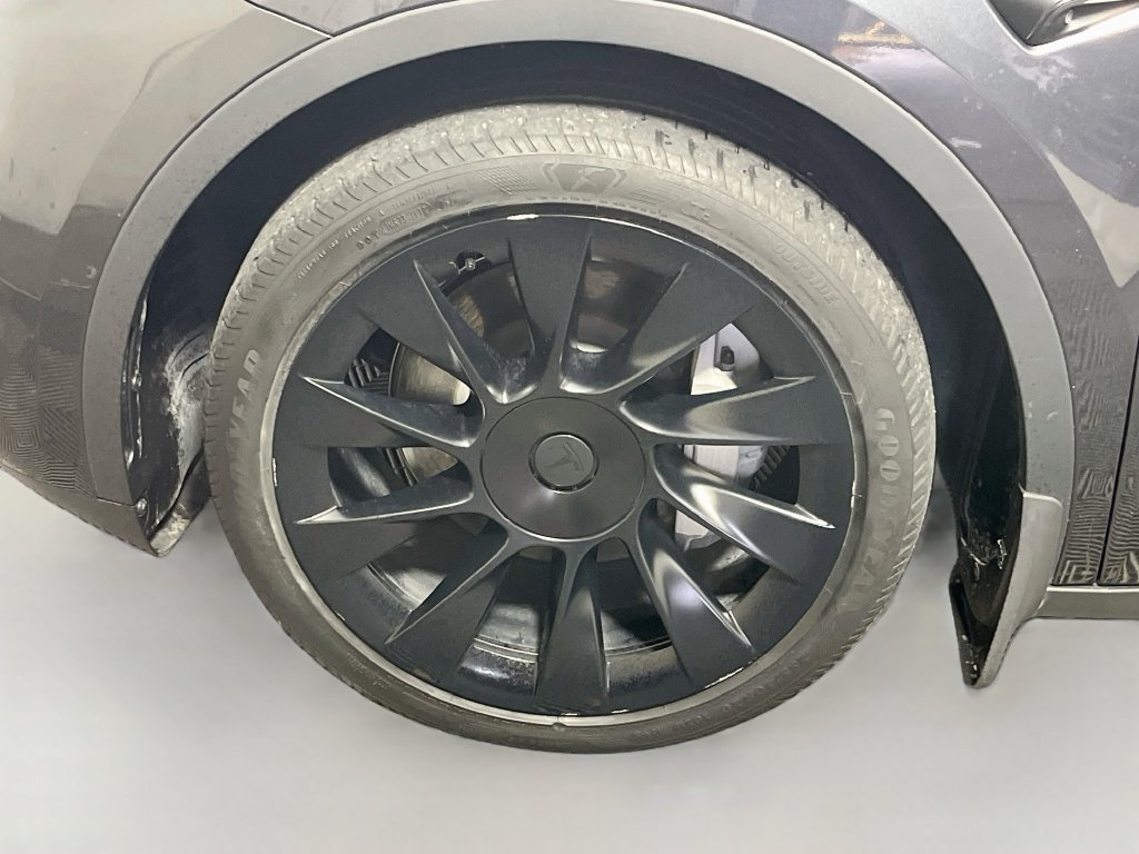 Used 2024 Tesla Model Y Long Range AWD/4WD image 11