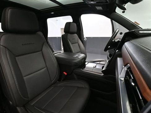 Used 2025 GMC Yukon Denali w/ Sun & Power Step Package AWD/4WD image 57