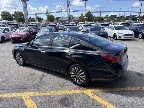 Used 2025 Nissan Altima 2.5 SV FWD image 6