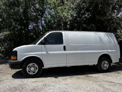 Used 2015 Chevrolet Express 2500 image 4