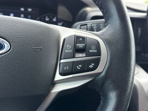 Used 2023 Ford Explorer XLT AWD/4WD image 25