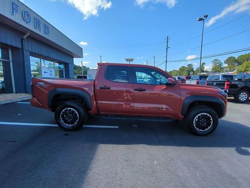 Used 2025 Toyota Tacoma TRD Off-Road w/ TRD Off Road Upgrade Package AWD/4WD image 4