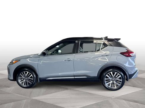 Used 2023 Nissan Kicks SR w/ SR Premium Package FWD image 5